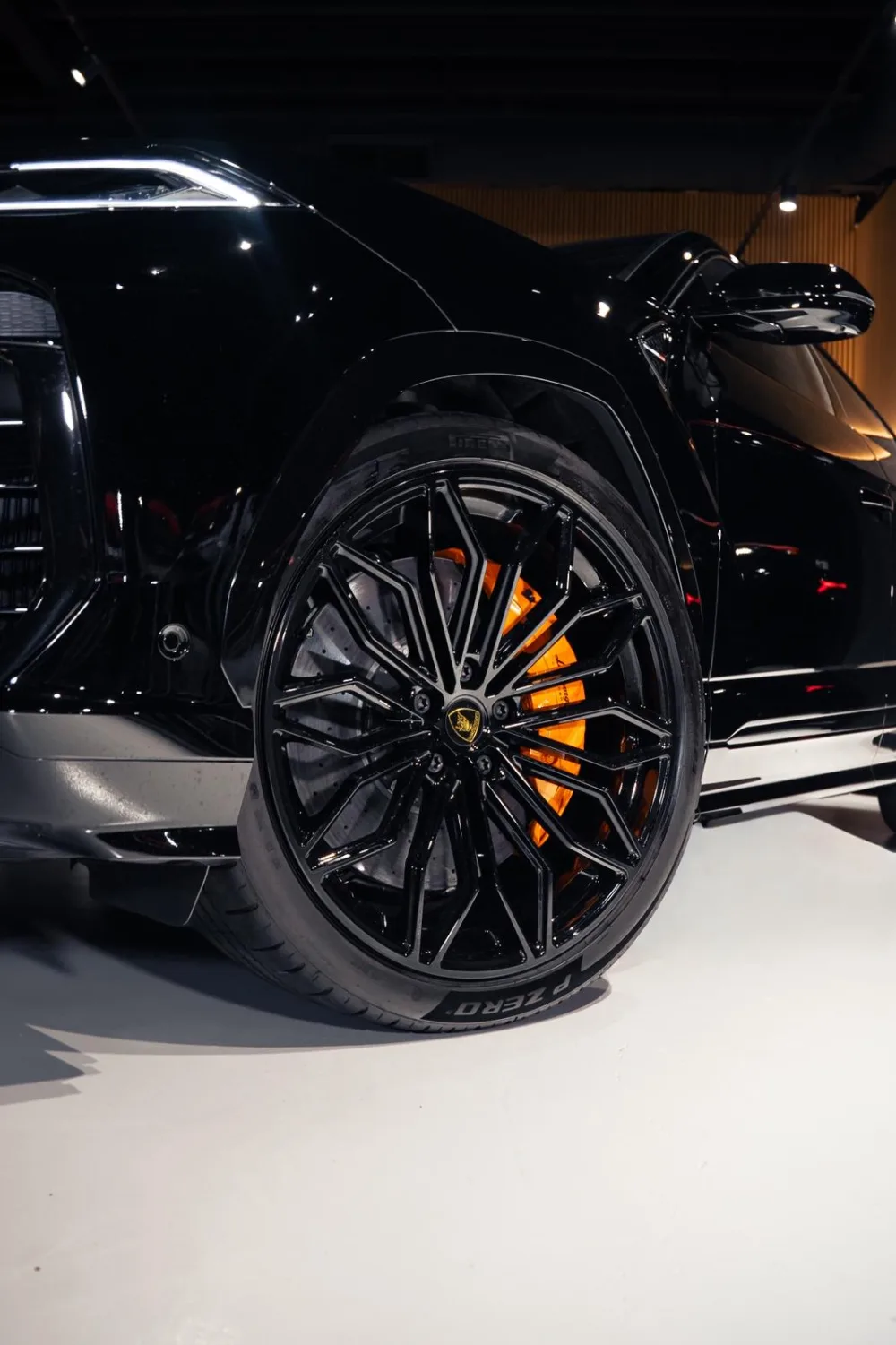 Lamborghini Urus SE — llanta y pinza de freno
